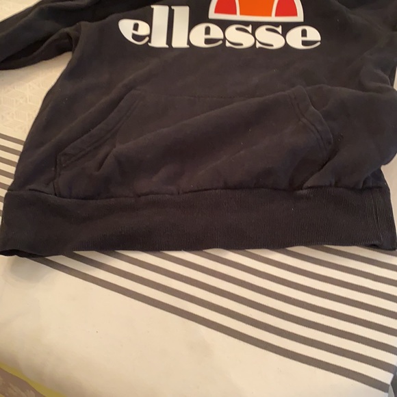 Athletic wear - Picture 3 of 5